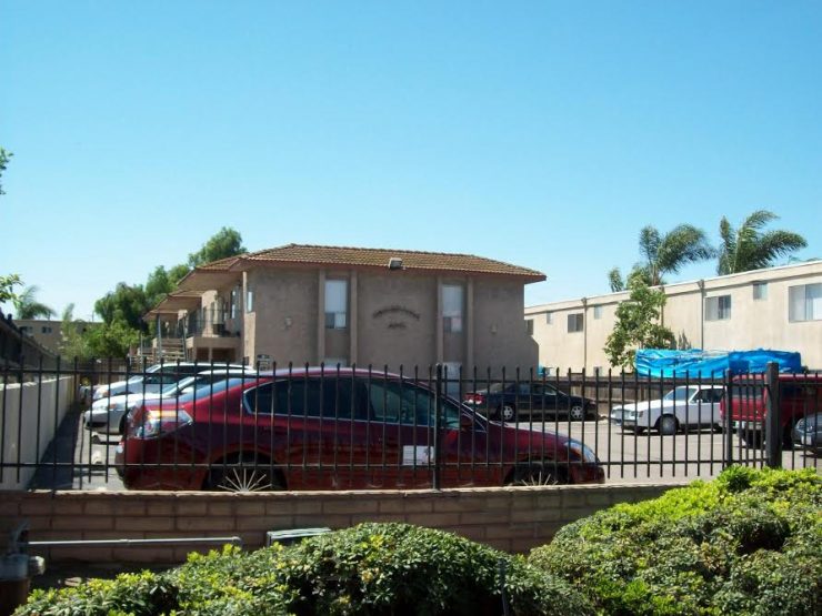 Front of a multifamily property on Oxford Street in San Diego